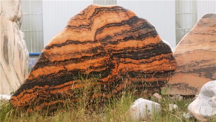 天然晚霞紅景觀石 刻字石 村牌石圖片_高清圖_細(xì)節(jié)圖-南召山河園林實(shí)業(yè) -